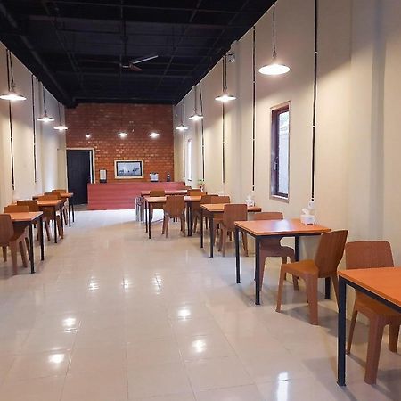 RedDoorz Syariah near Transmart Jambi 2 Hotel Paalmerah Bagian luar foto