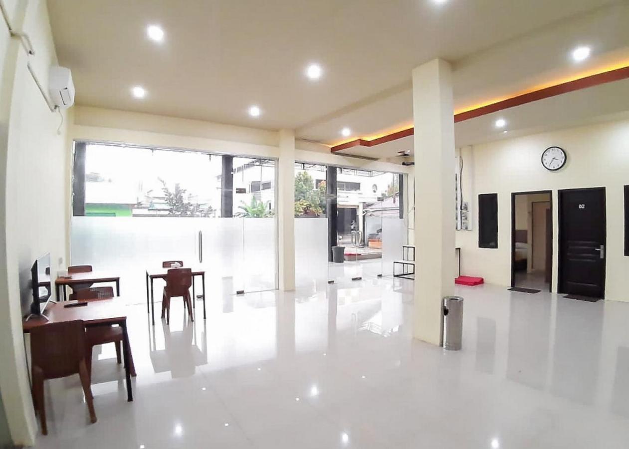 RedDoorz Syariah near Transmart Jambi 2 Hotel Paalmerah Bagian luar foto