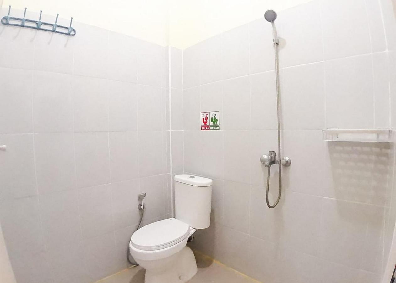 RedDoorz Syariah near Transmart Jambi 2 Hotel Paalmerah Bagian luar foto