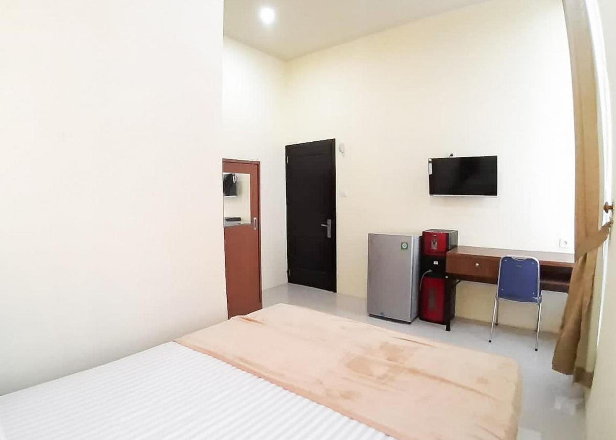 RedDoorz Syariah near Transmart Jambi 2 Hotel Paalmerah Bagian luar foto