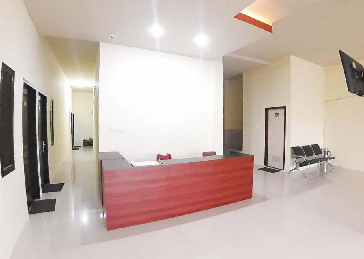 RedDoorz Syariah near Transmart Jambi 2 Hotel Paalmerah Bagian luar foto