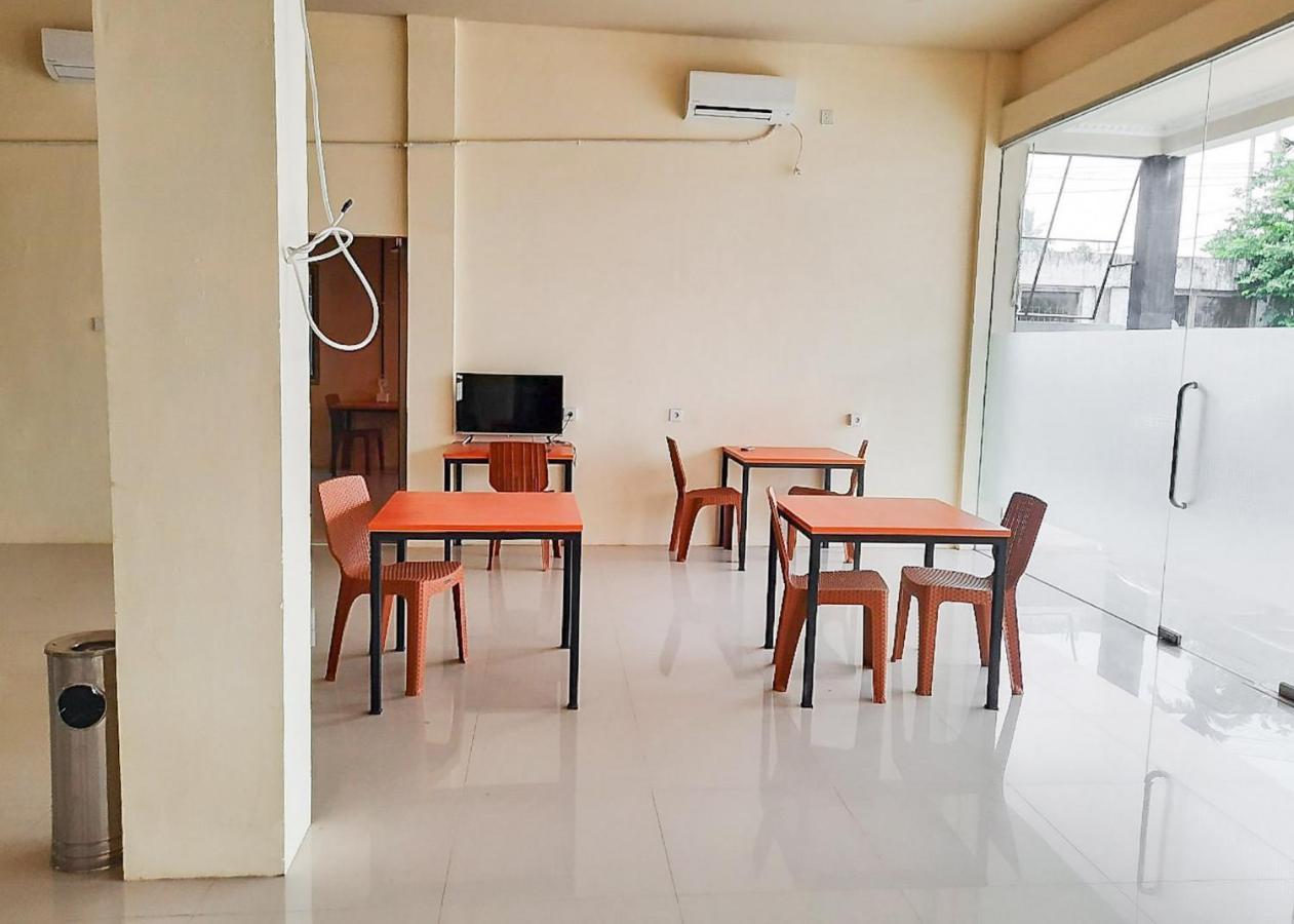 RedDoorz Syariah near Transmart Jambi 2 Hotel Paalmerah Bagian luar foto
